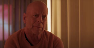 ”Mitä olen mennyt tekemään” – Bruce Willisin ilme kertoo kaiken entisen Hollywood-tähden uudesta elo...