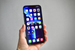 Testi | Apple iPhone 13 Pro Max – Iso, kallis ja yllätyksetön, mutta samalla kiusallisenkin toimiva ...